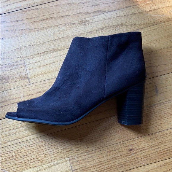 Breckbelle’s Shoes - NWOT Suede Chunky Heel Bootie Peep Toe 9